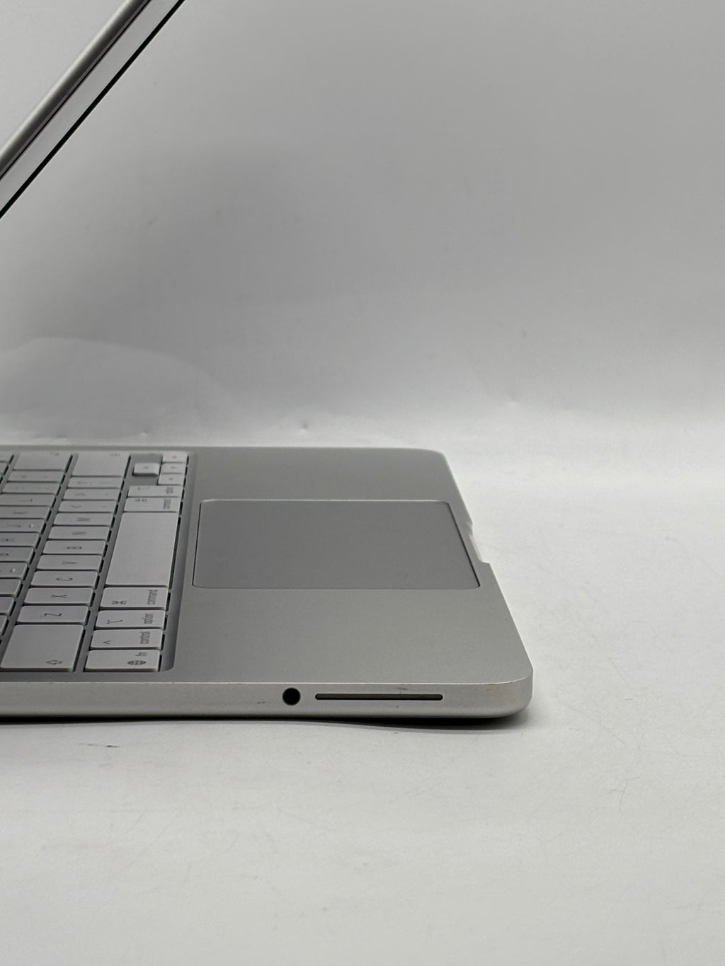 Apple MacBook Neo A3404 13" A18 Pro 8GB RAM 256GB SSD Silver - Used