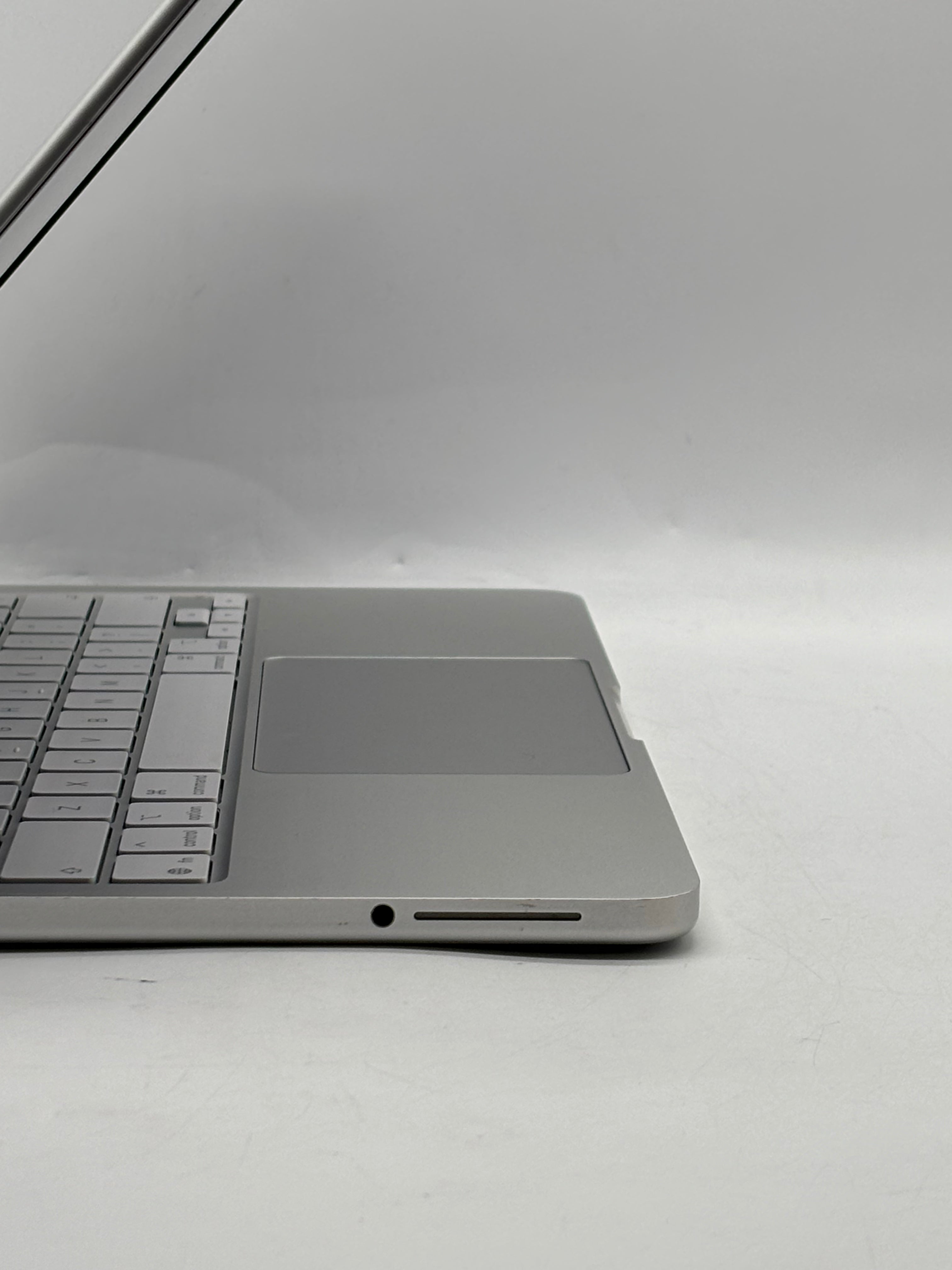 Apple MacBook Neo A3404 13" A18 Pro 8GB RAM 256GB SSD Silver - Used