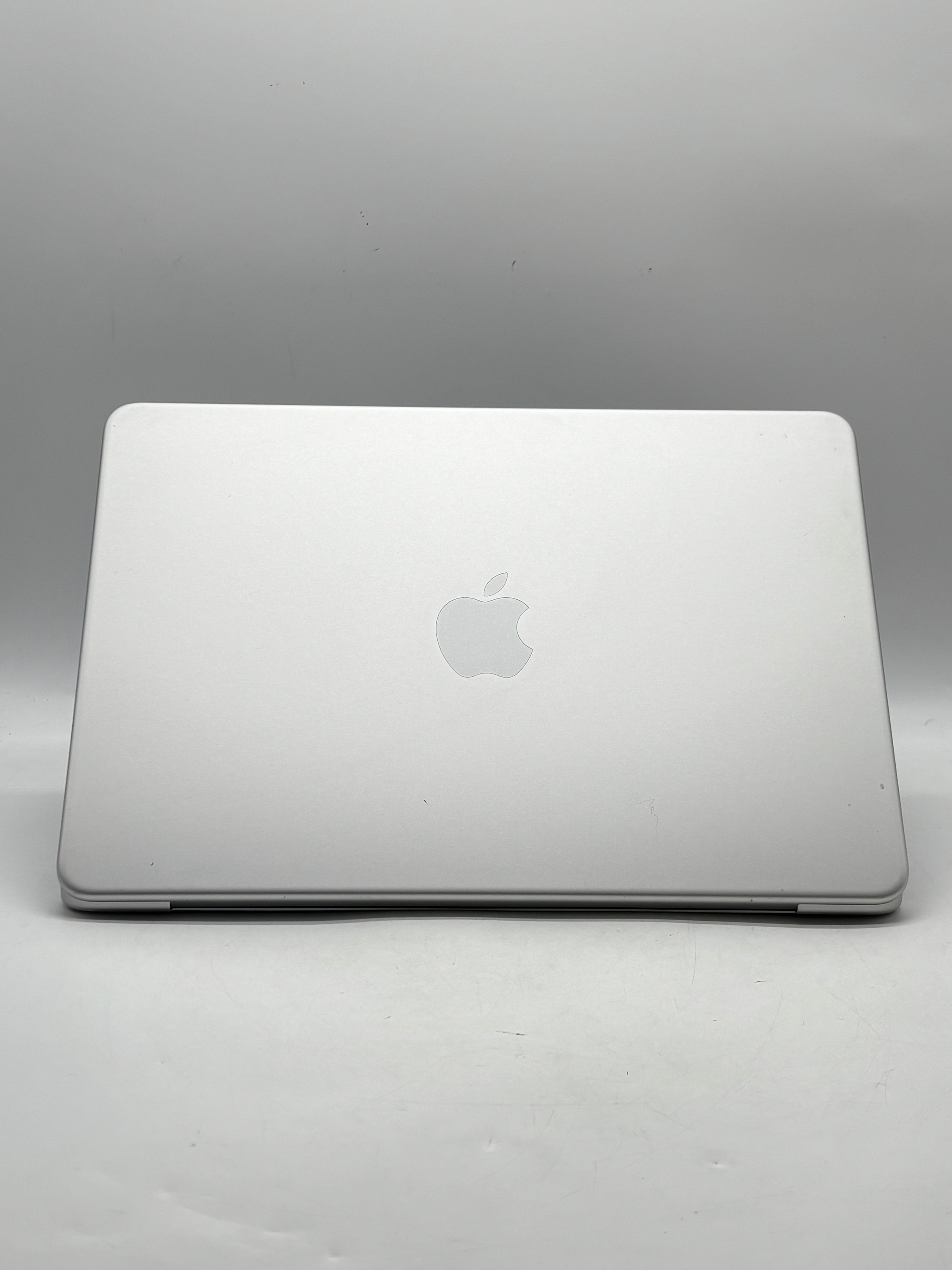Apple MacBook Neo A3404 13" A18 Pro 8GB RAM 256GB SSD Silver - Used