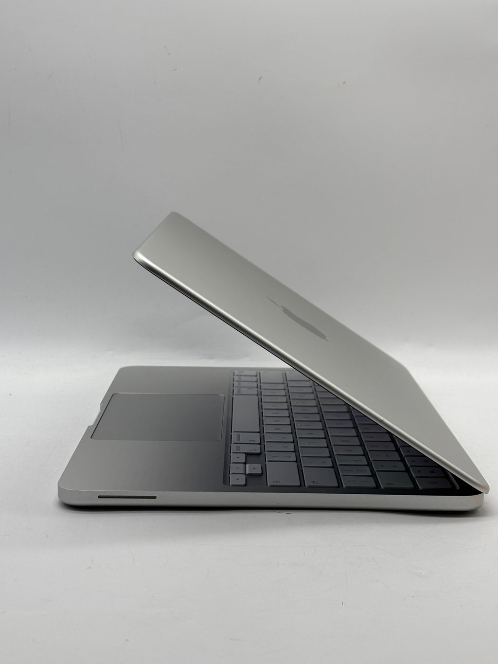 Apple MacBook Neo A3404 13" A18 Pro 8GB RAM 256GB SSD Silver - Used