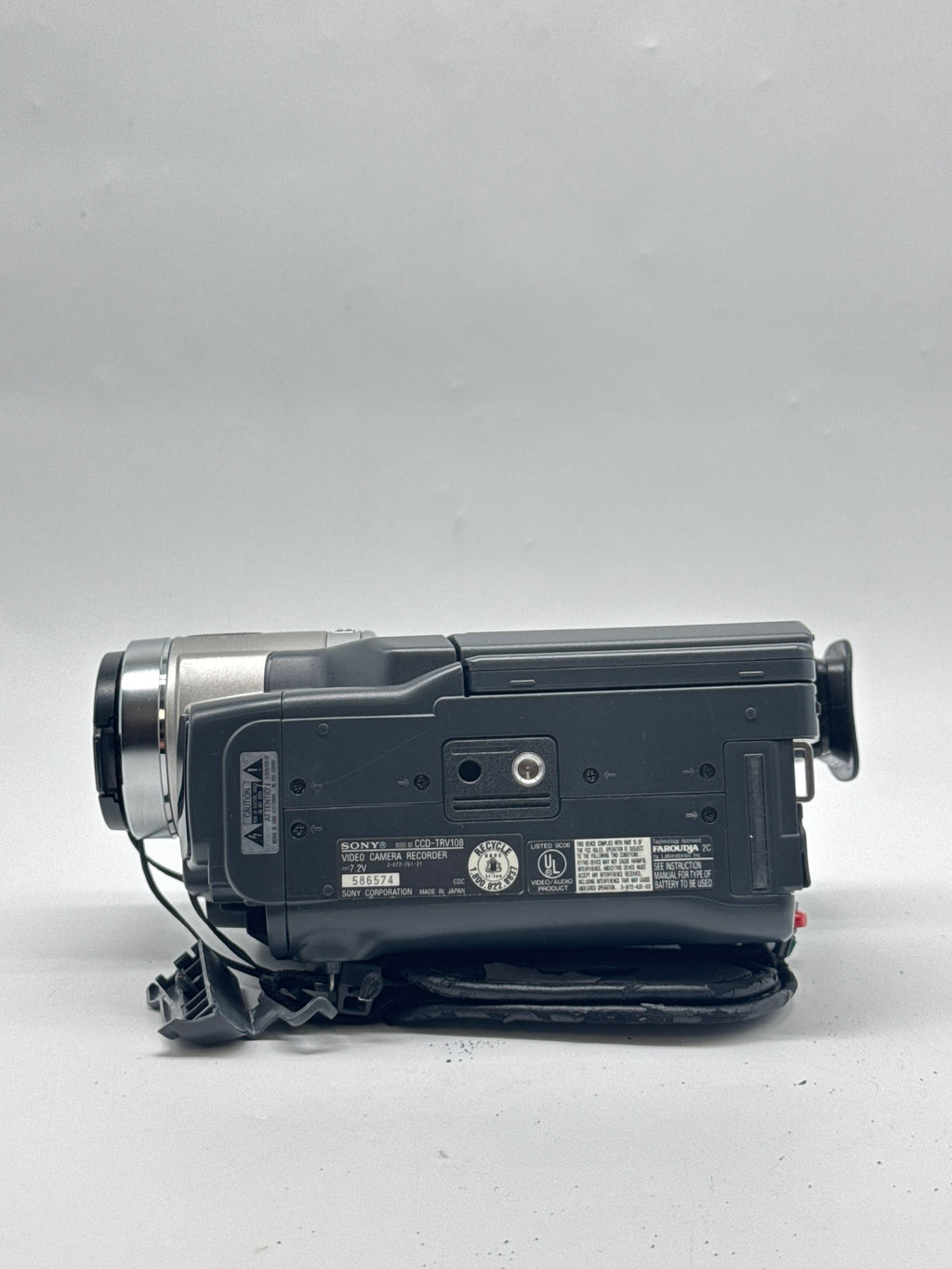 Sony Handycam Vision CCD-TRV108 Hi8 Analog Camcorder 20x Zoom Silver - Used