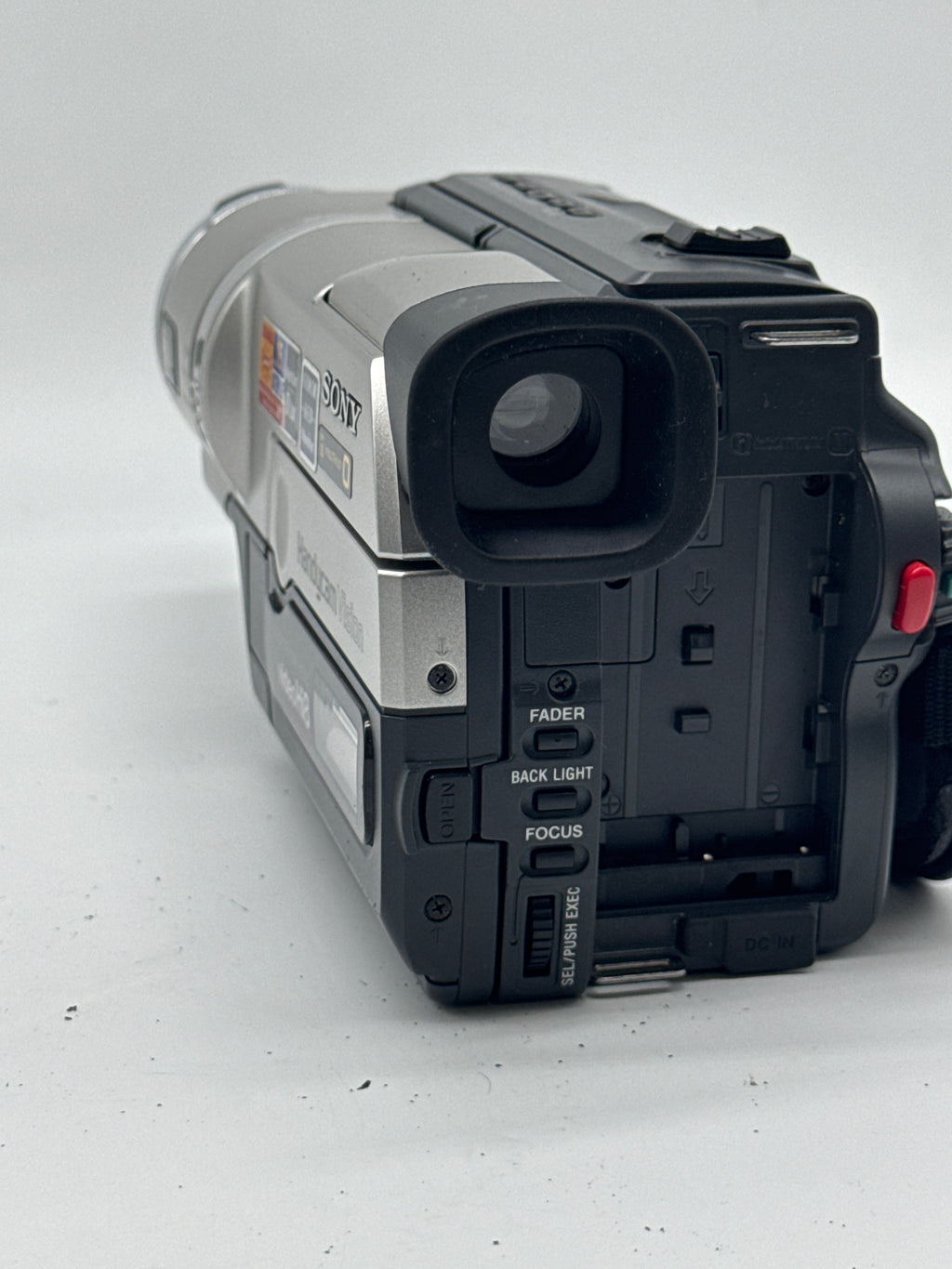 Sony Handycam Vision CCD-TRV108 Hi8 Analog Camcorder 20x Zoom Silver - Used