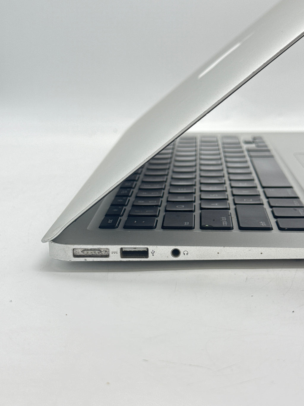 Apple MacBook Air 13in Mid 2013 A1466 Core i5 4GB RAM 128GB Flash - Used