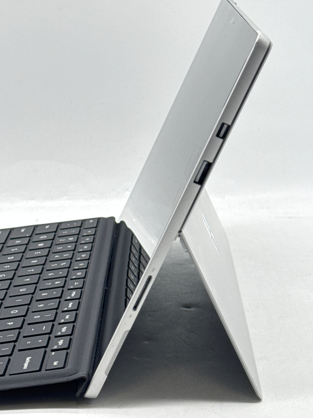 Microsoft Surface Pro 6 i7-8650U 16GB RAM 512GB SSD Read