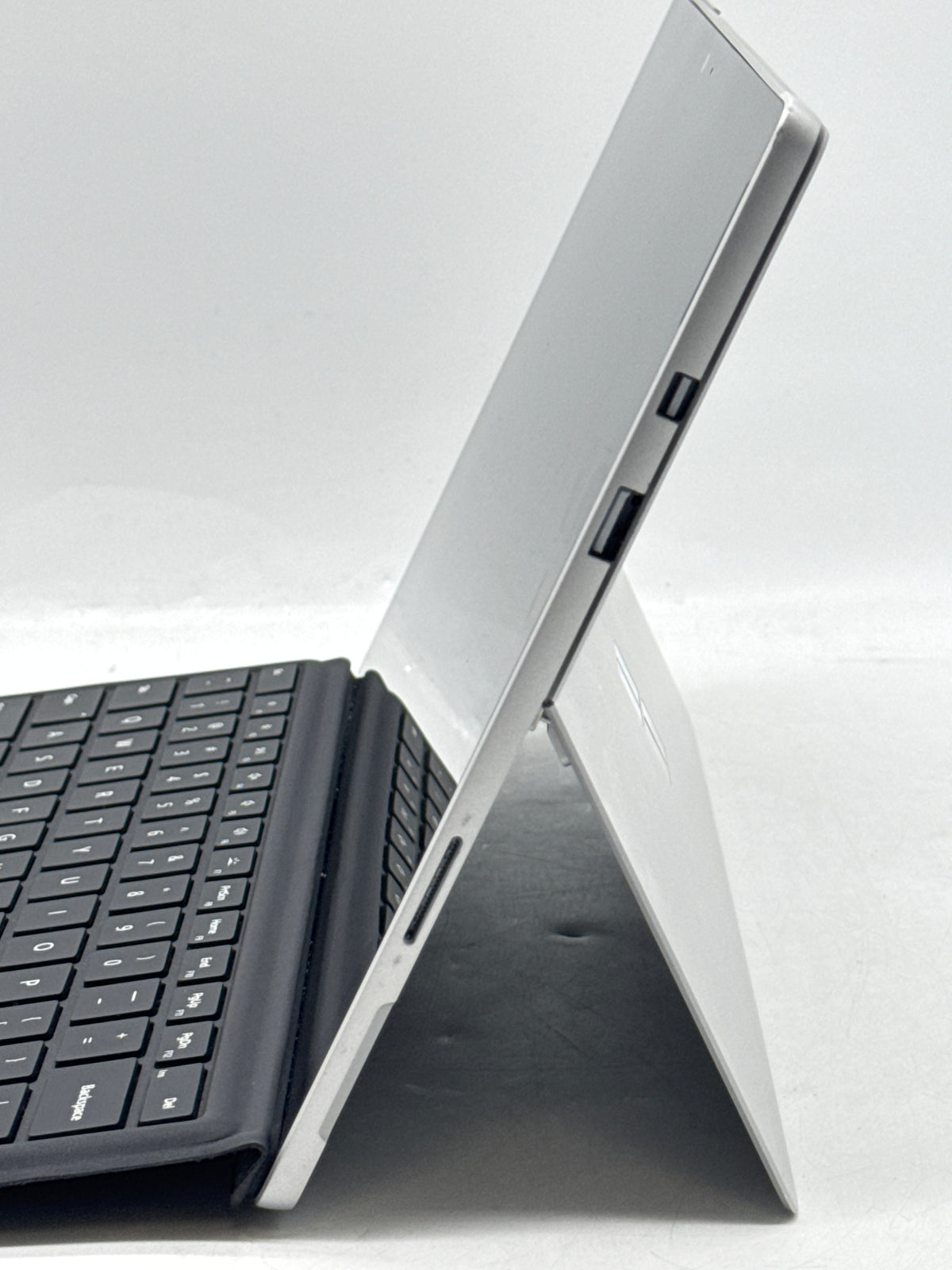 Microsoft Surface Pro 6 i7-8650U 16GB RAM 512GB SSD Read