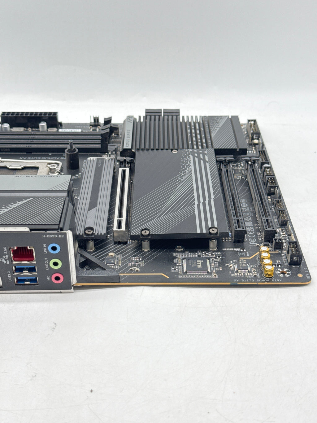 Gigabyte X670 AORUS ELITE AX ATX Motherboard DDR5 4 Slots - Used
