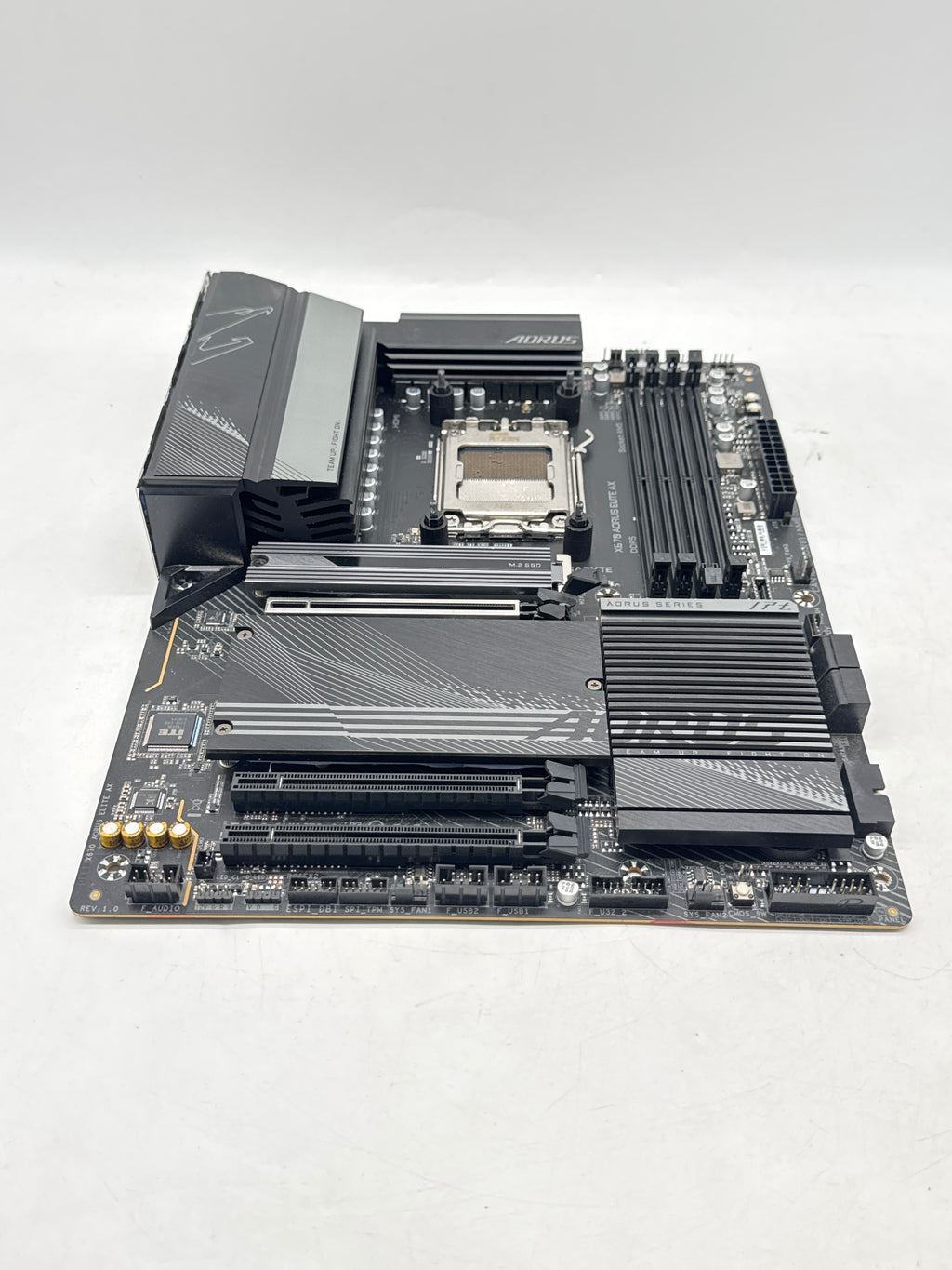 Gigabyte X670 AORUS ELITE AX ATX Motherboard DDR5 4 Slots - Used