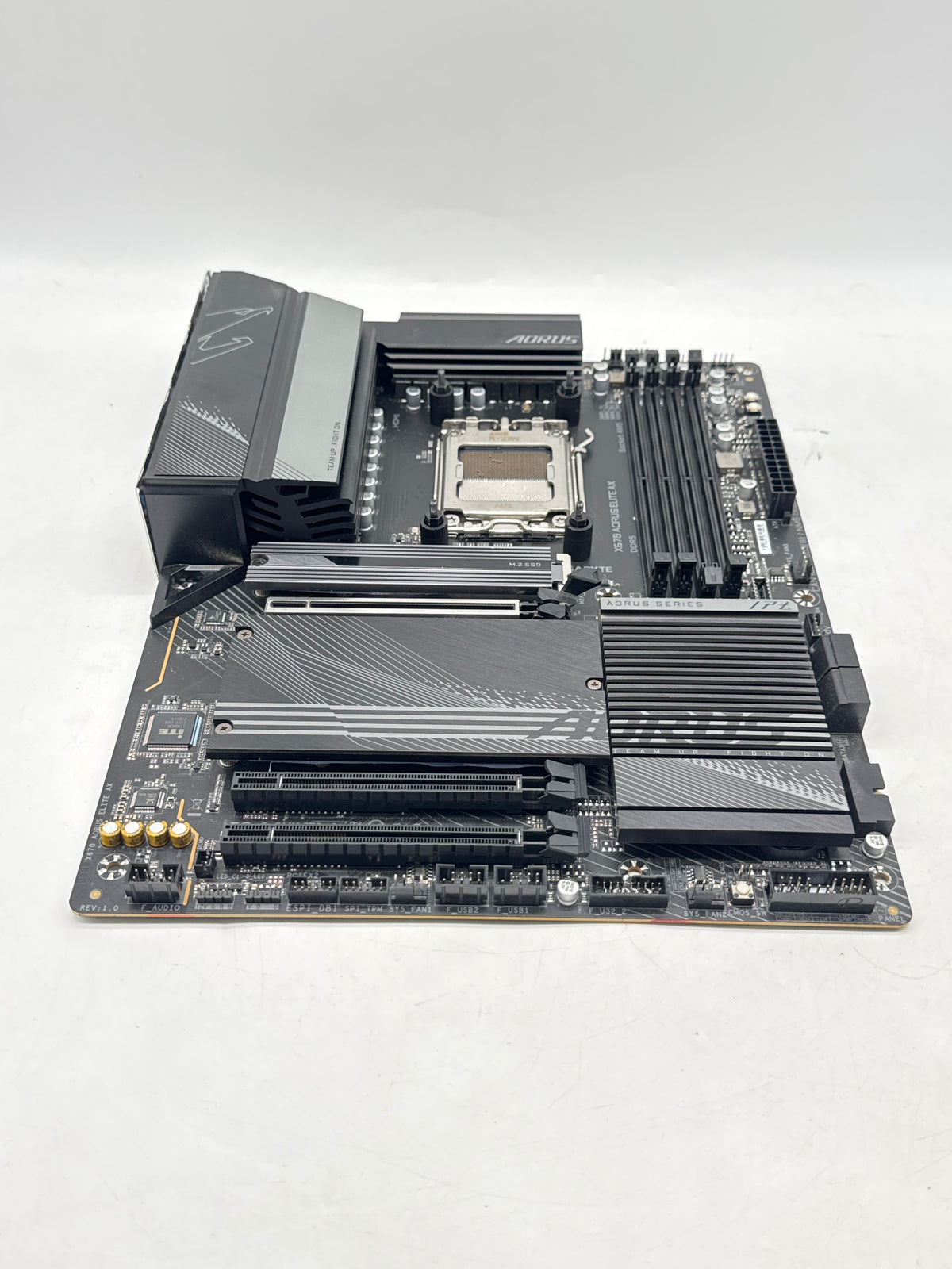 Gigabyte X670 AORUS ELITE AX ATX Motherboard DDR5 4 Slots - Used