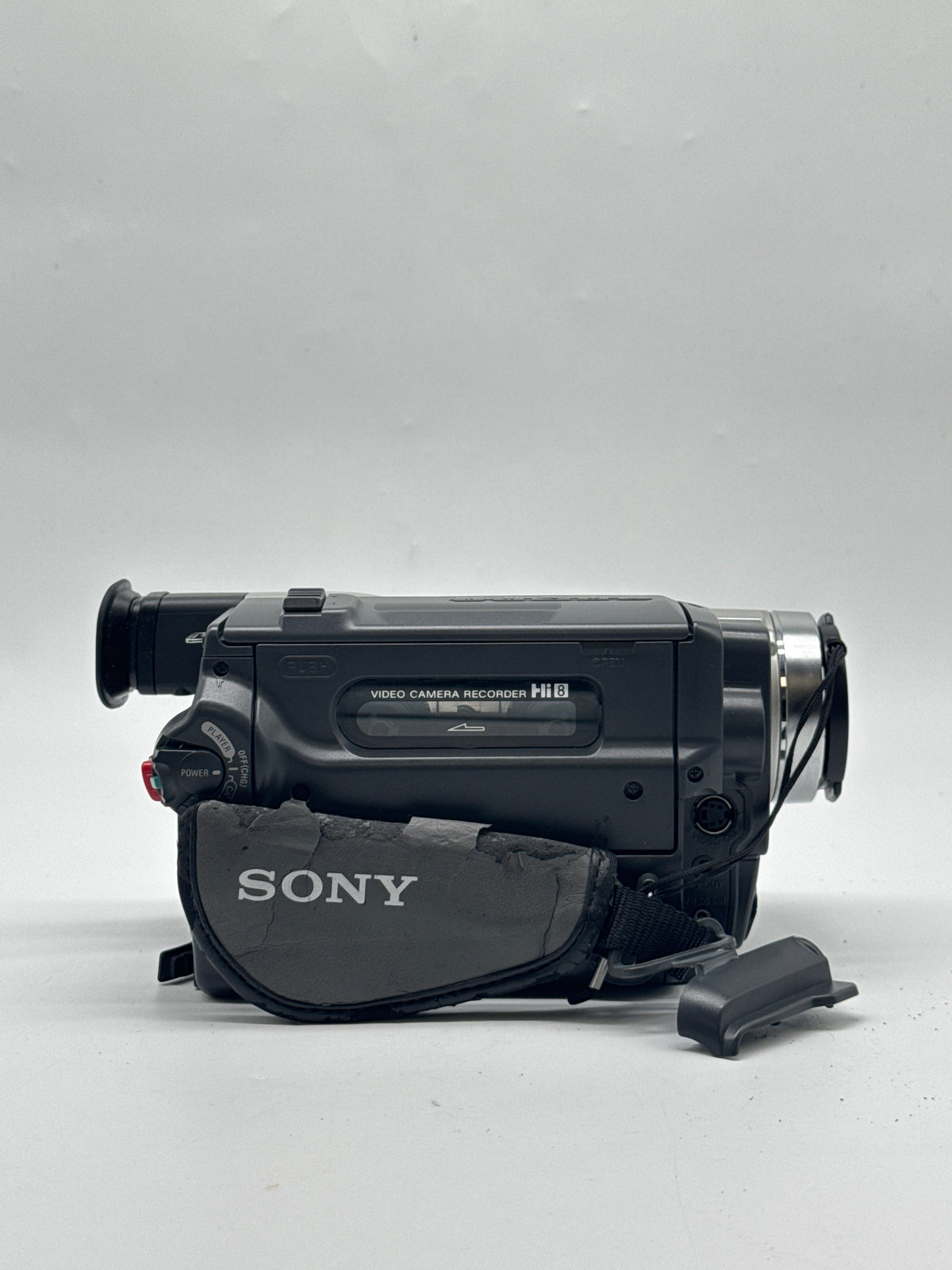 Sony Handycam Vision CCD-TRV108 Hi8 Analog Camcorder 20x Zoom Silver - Used