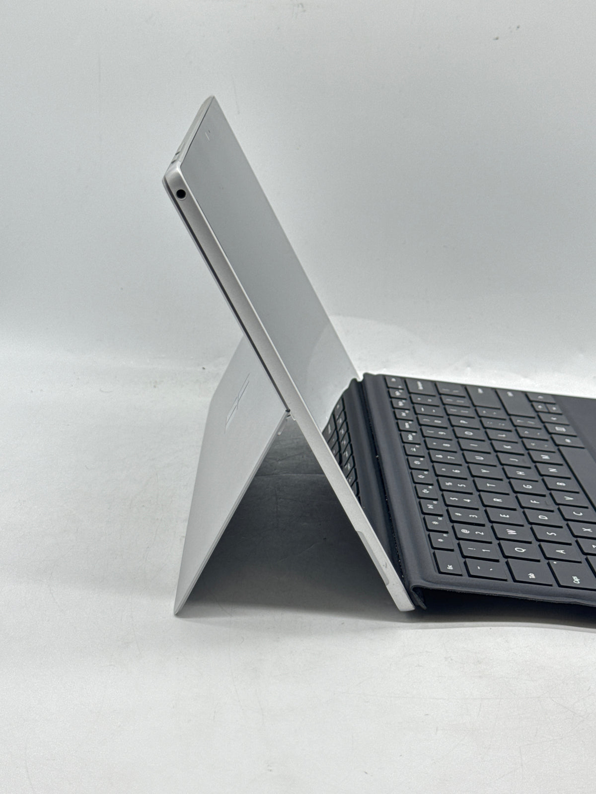 Microsoft Surface Pro 6 i7-8650U 16GB RAM 512GB SSD Read