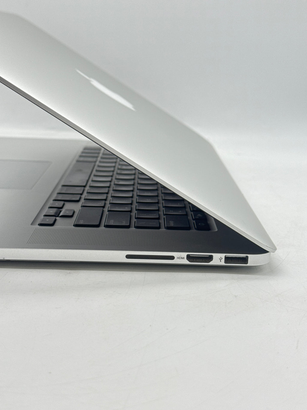 Apple MacBook Pro A1398 Core i7 8GB RAM 256GB Flash Storage 15in Read