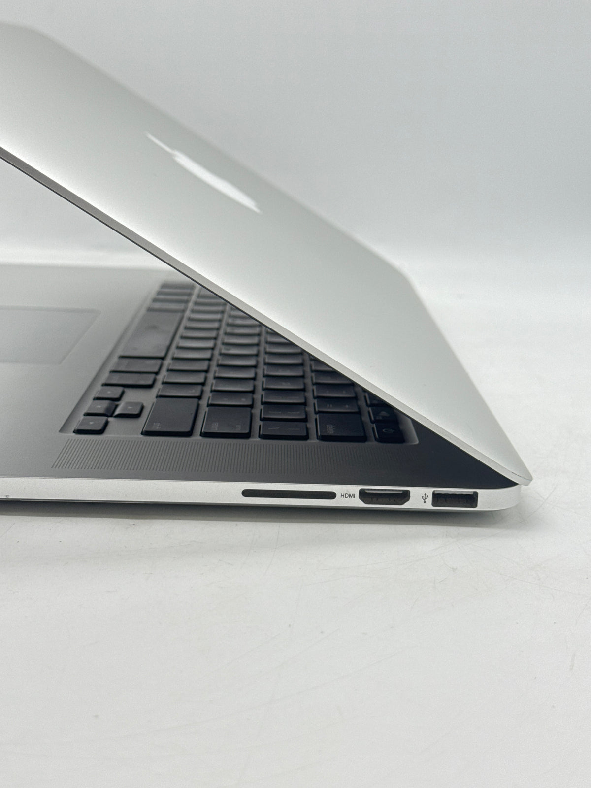 Apple MacBook Pro A1398 Core i7 8GB RAM 256GB Flash Storage 15in Read