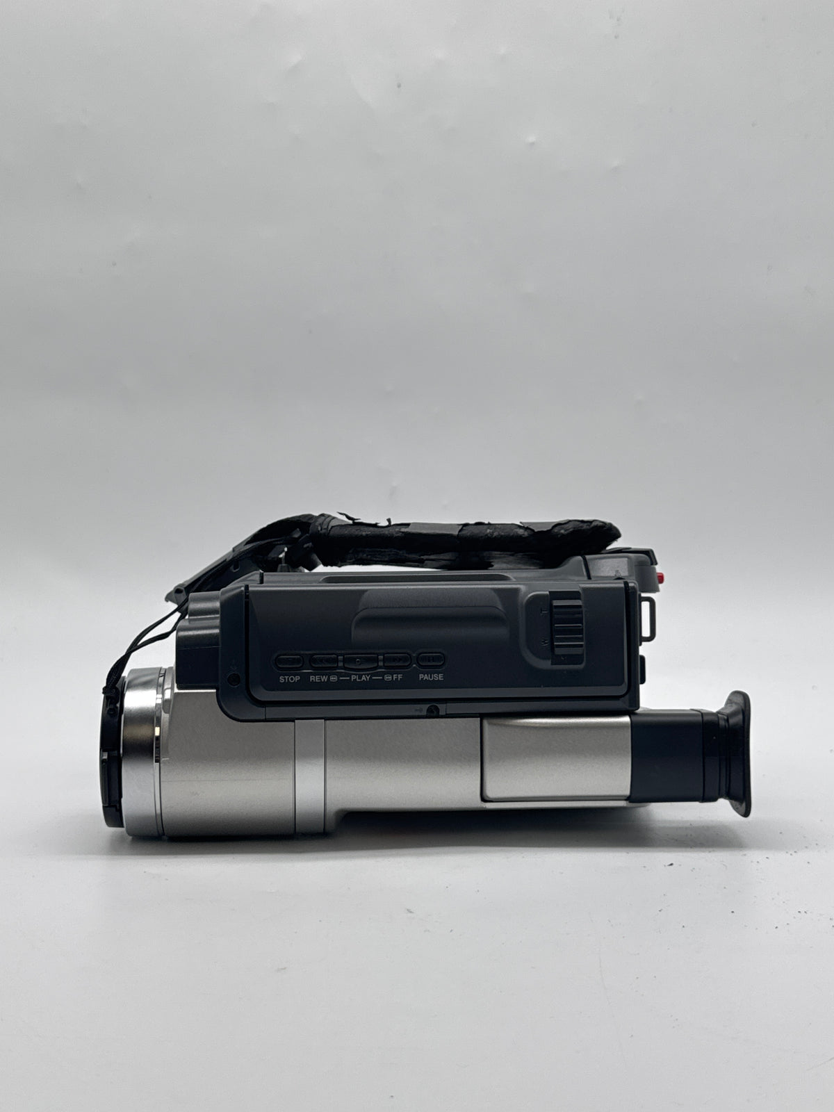 Sony Handycam Vision CCD-TRV108 Hi8 Analog Camcorder 20x Zoom Silver - Used