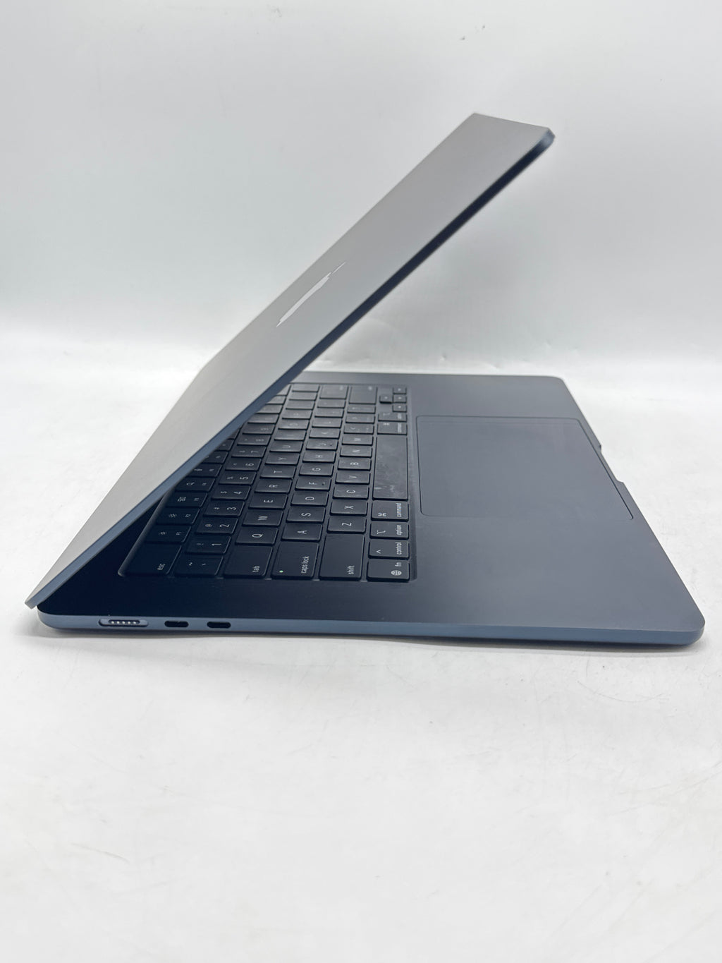 Apple MacBook Air 15in 2025 M4 Chip 16GB RAM 256GB SSD Midnight - Used