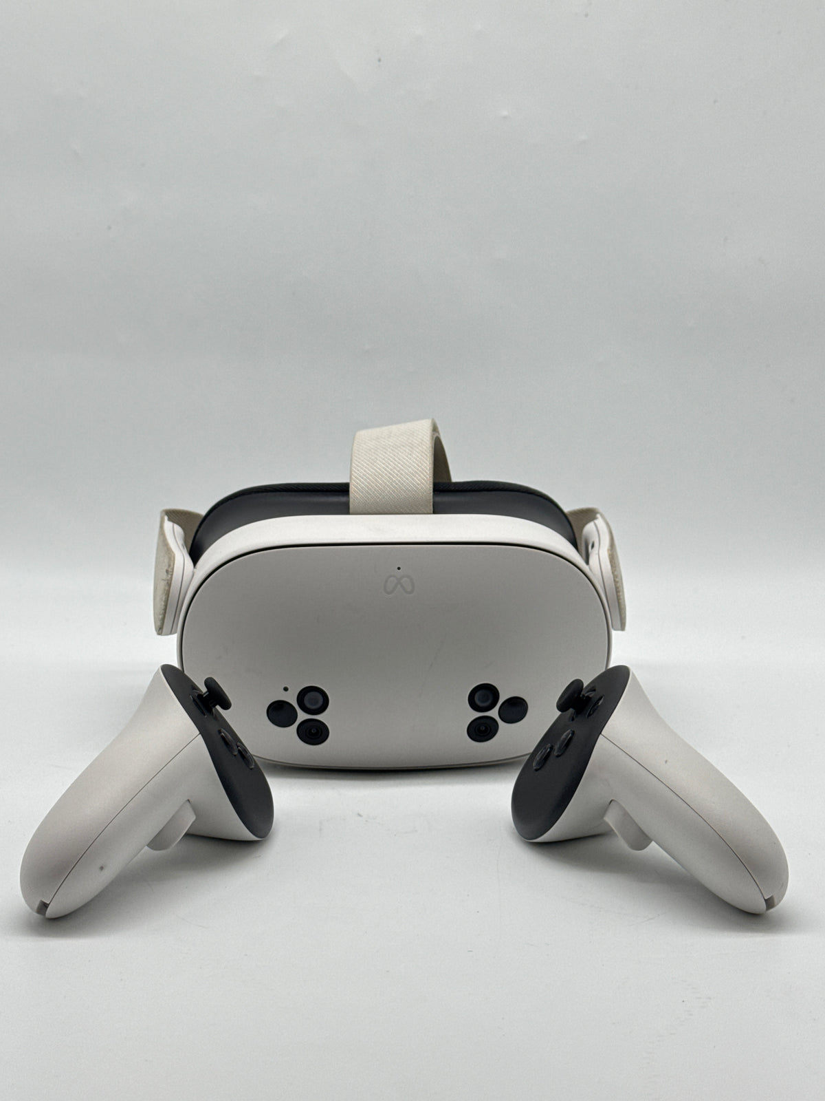 Meta Quest 3S 256GB Standalone VR Headset Snapdragon XR2 Gen 2 White - Used