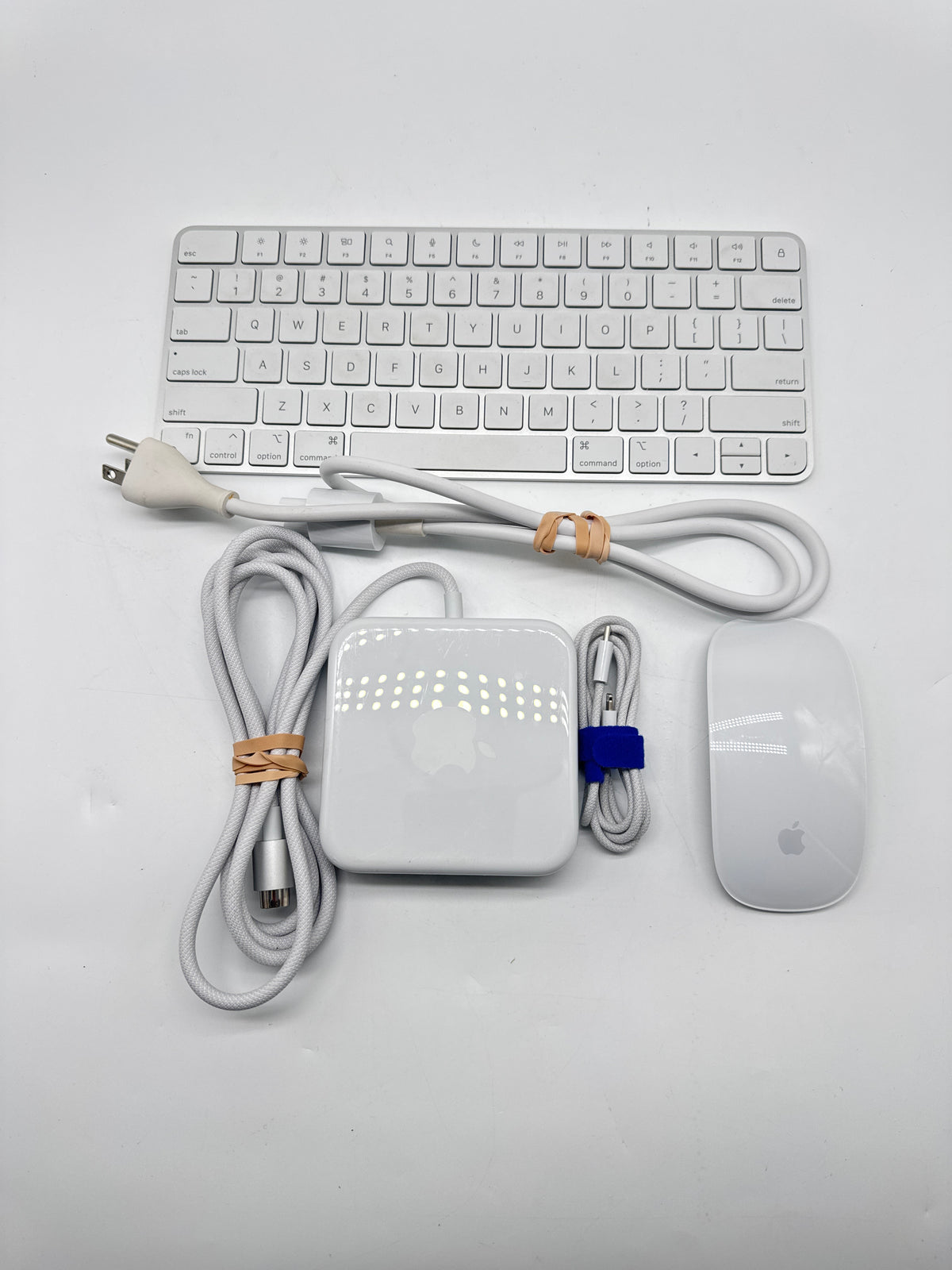 Apple iMac 24-Inch 2023 M3 8-Core CPU 8GB RAM 256GB SSD Silver - Used